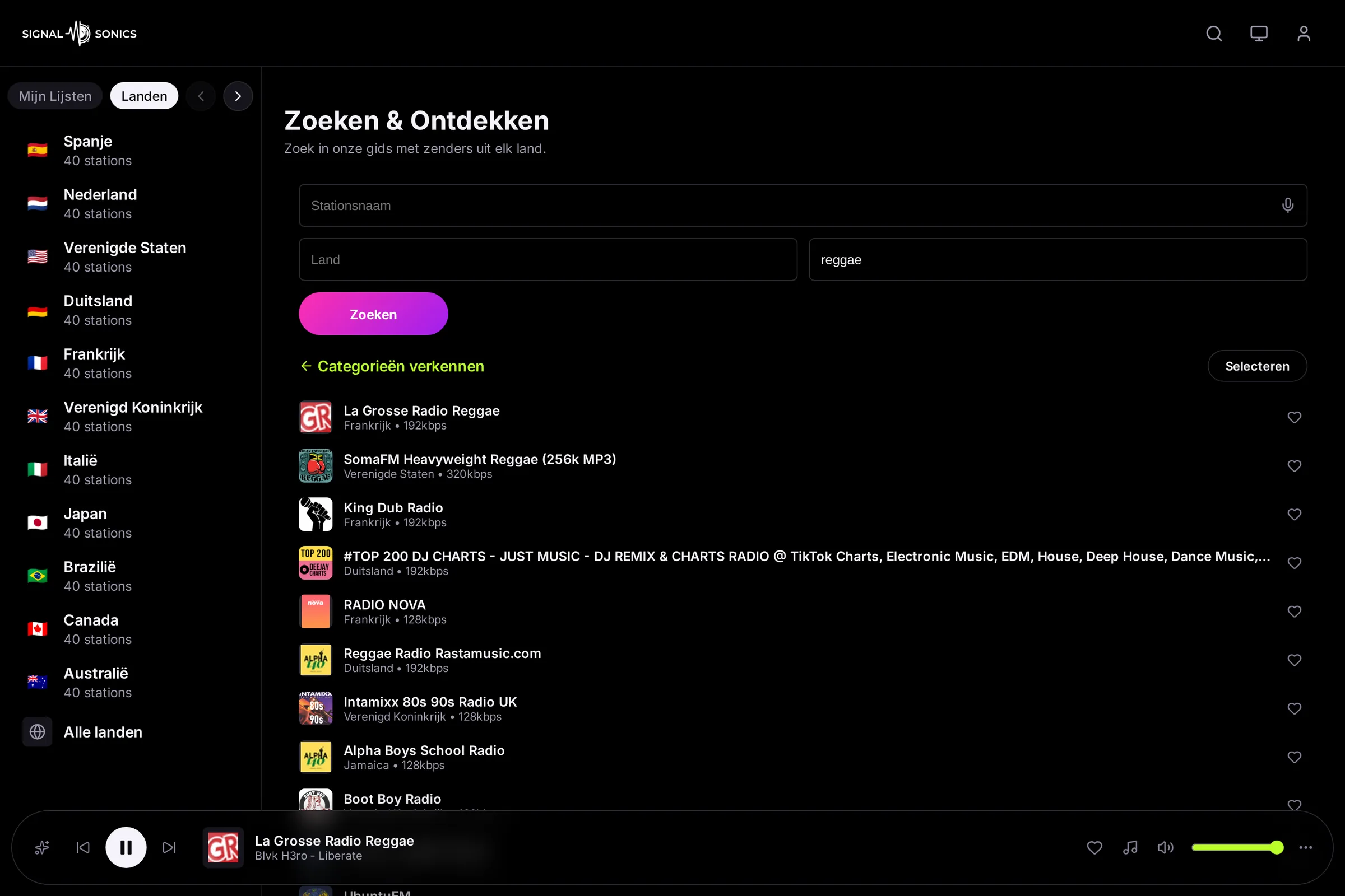 Zoeken op een laptop: reggaezenders uit Frankrijk, de Verenigde Staten, Duitsland en Jamaica, terwijl La Grosse Radio Reggae speelt